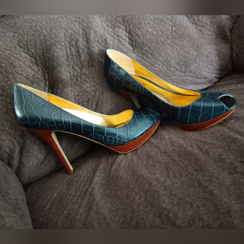 GUESS By Marciano GWHarri Women's Peep Toe Teal 4” Heels Size 7